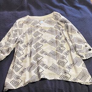 Alfred Dunner Black and white Geometric Top